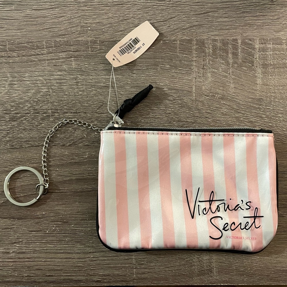 NWT VICTORIA'S SECRET
SIGNATURE STRIPE MAKEUP BAG 
COIN PURSE CHAIN